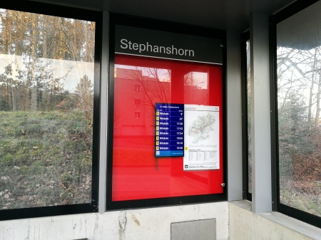 Bild der Haltestelle Stefanshorn mit digitaler Abfahrtsanzeige